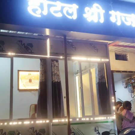 Shree Gajlaxmi Hotel Walking Distance From Mahakaleswar Уджайн Екстериор снимка