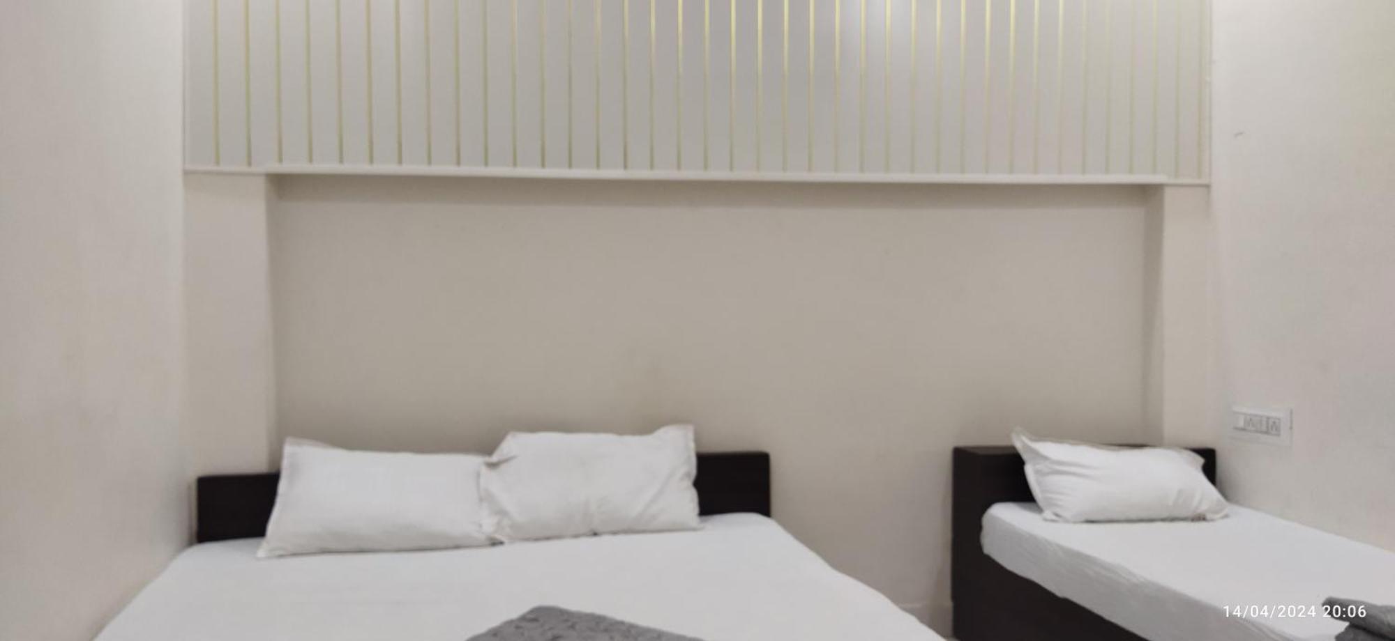 Shree Gajlaxmi Hotel Walking Distance From Mahakaleswar Уджайн Екстериор снимка