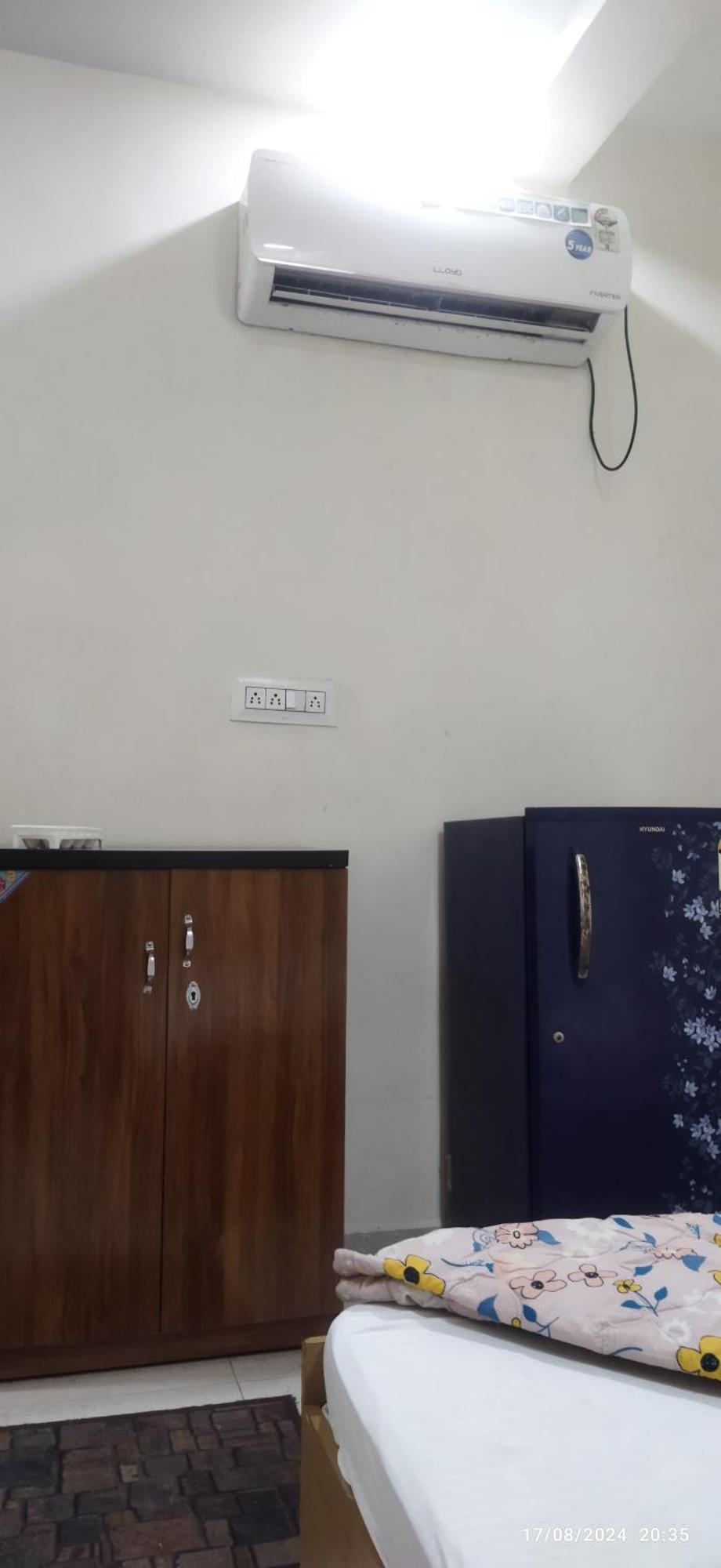 Shree Gajlaxmi Hotel Walking Distance From Mahakaleswar Уджайн Екстериор снимка